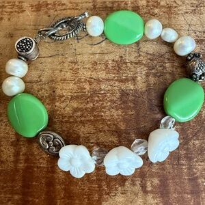 Chic Green and White Floral Beaded Bracelet